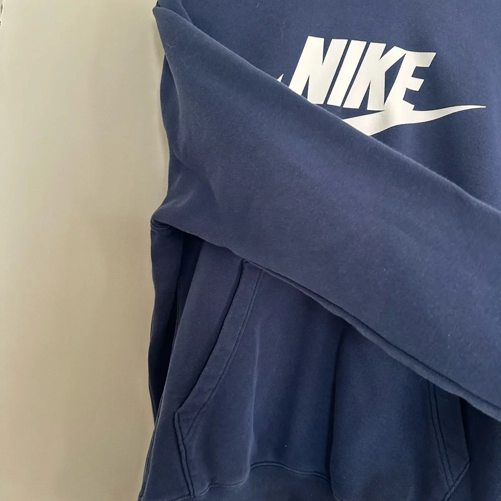 Nike Men's Hoodie Sportswear Club Graphic Swoosh Logo Pullover Medium Navy.